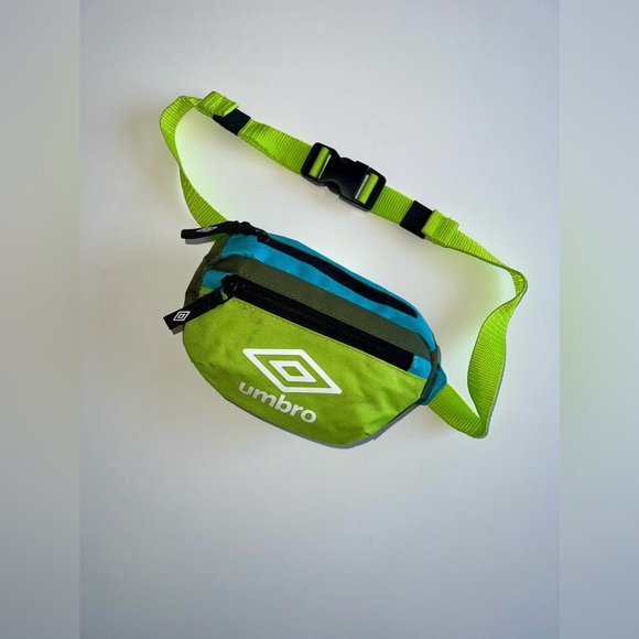 UMBRO Block Fanny Pack - Picture 1 of 6